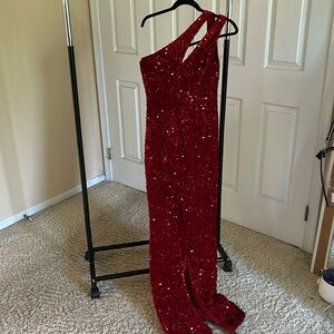 Gorgeous red sequin Gown. Size S. zip on side